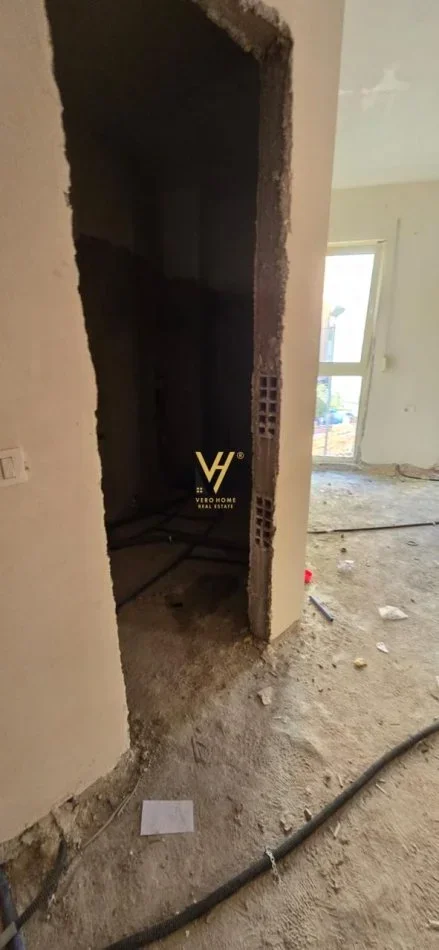 Tirane, shitet apartament 2+1+Ballkon Kati 2, 91 m² 179.000 € (Stacioni i Trenit)