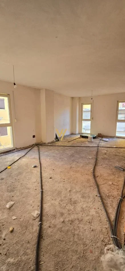 Tirane, shitet apartament 2+1+Ballkon Kati 2, 91 m² 179.000 € (Stacioni i Trenit)