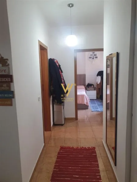 Tirane, jepet me qera apartament 2+1+Ballkon Kati 4, 85 m² 565 € (BRRYLI)