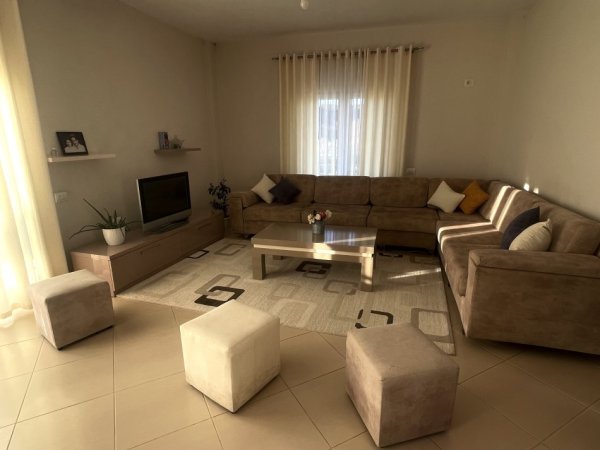 Tirane, jap me qera Vile 2 Katshe , 360 m² 2.500 € (Gurre e Madhe 5km larg Teg)