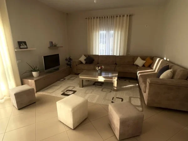 Tirane, jap me qera Vile 2 Katshe , 360 m² 2.500 € (Gurre e Madhe 5km larg Teg)