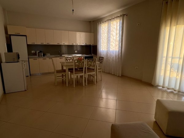 Tirane, jap me qera Vile 2 Katshe , 360 m² 2.500 € (Gurre e Madhe 5km larg Teg)