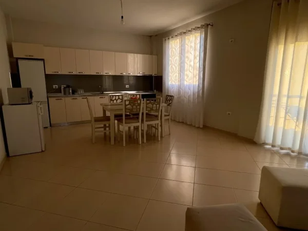 Tirane, jap me qera Vile 2 Katshe , 360 m² 2.500 € (Gurre e Madhe 5km larg Teg)
