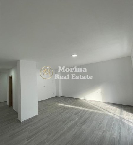 Tirane, jepet me qera apartament 3+1+Ballkon Kati 3, 100 m² 450 € (Rruga 5 MAJI)