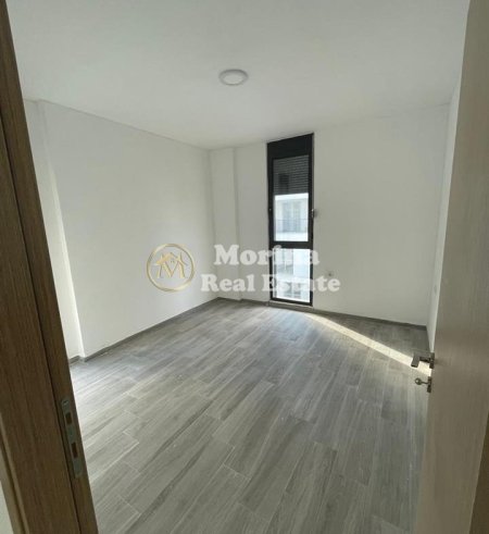 Tirane, jepet me qera apartament 3+1+Ballkon Kati 3, 100 m² 450 € (Rruga 5 MAJI)