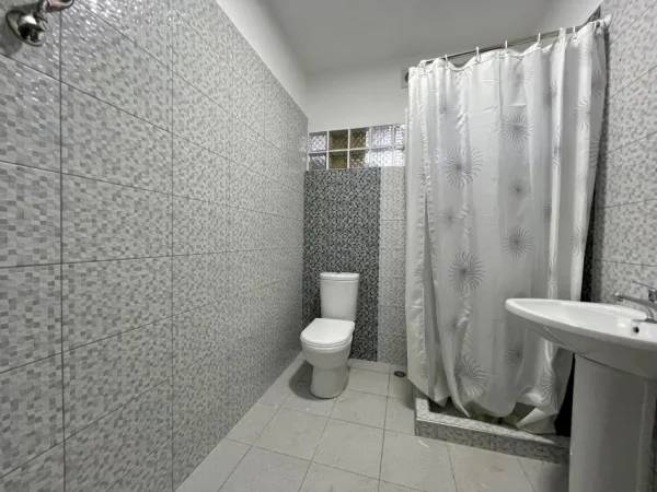 Tirane, shitet apartament 3+1 Kati 2, 130 m² 250.000 € (Liqeni Artificial i Tiranes)