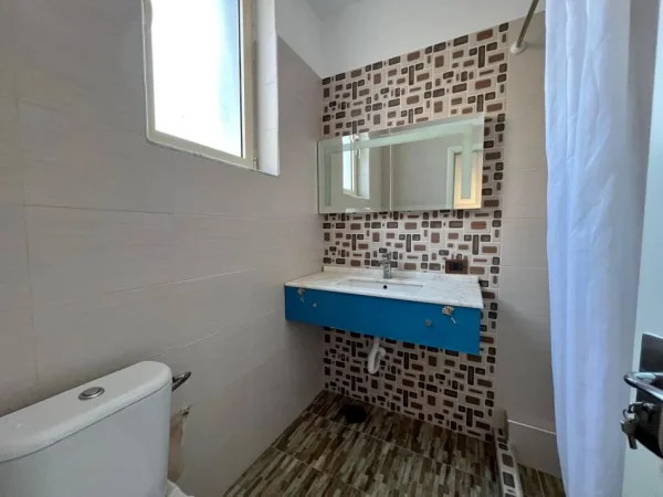 Tirane, shitet apartament 3+1 Kati 2, 130 m² 250.000 € (Liqeni Artificial i Tiranes)