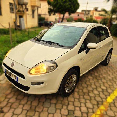 Durres, shes makine Fiat Punto Evo Benzin+Gaz, e bardhë manuale Kondicioner 232.000 km 3.300 €