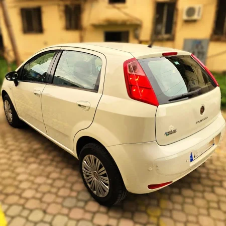 Durres, shes makine Fiat Punto Evo Benzin+Gaz, e bardhë manuale Kondicioner 232.000 km 3.300 €