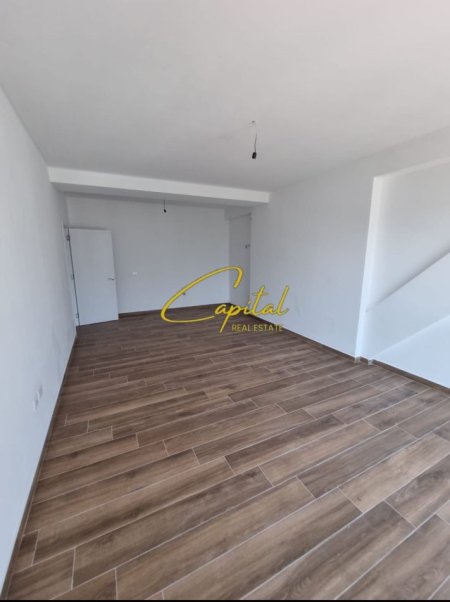 Tirane, jepet me qera zyre Kati 1, 117 m² 700 € (FARMACIA 10)