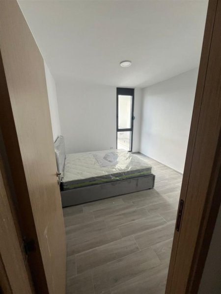 Tirane, jepet me qera apartament 2+1+Ballkon Kati 5, 97 m² 400 € (RRUGA 5 MAJI)