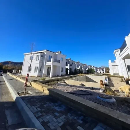 Tirane, shitet Vile 3+1 , 500 m² (Rolling Hills 2)