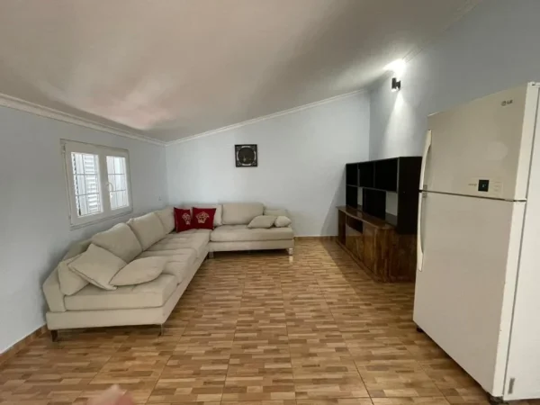 Tirane, jepet me qera Vile 3 Katshe Kati 3, 300 m² 1.000 € 