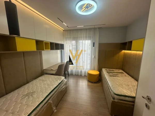 Tirane, jepet me qera apartament 2+1+Ballkon + POST PARKIMI Kati 4, 113 m² 800 € (KODRA E DIELLIT)