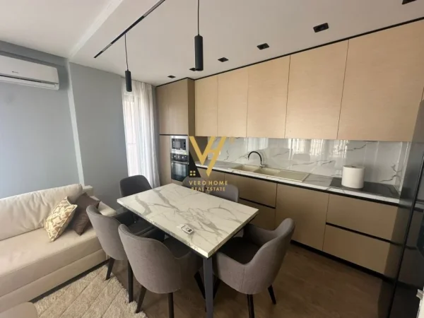 Tirane, jepet me qera apartament 2+1+Ballkon + POST PARKIMI Kati 4, 113 m² 800 € (KODRA E DIELLIT)