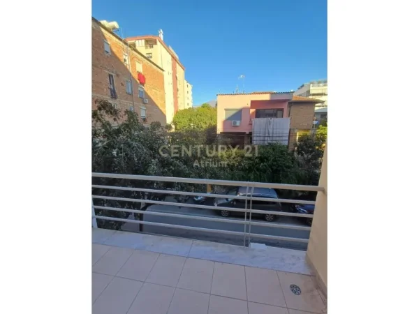 Tirane, shitet apartament Kati 2, 80 m² 145.000 € (Ne Ali Dem, tek Pasticeri Nefeli)