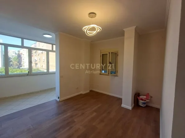 Tirane, shitet apartament Kati 2, 80 m² 145.000 € (Ne Ali Dem, tek Pasticeri Nefeli)