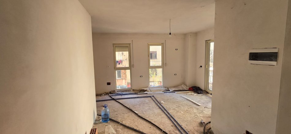 Tirane, shitet apartament 2+1 Kati 2, 91 m² 179.000 € (Prane Prokurorise Tirane)