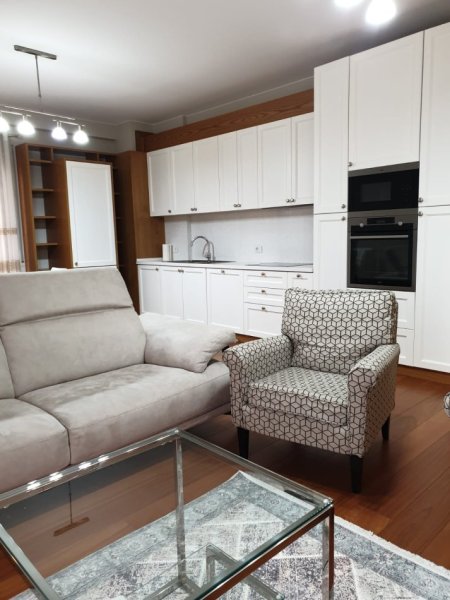 Tirane, jepet me qera apartament 3+1+2+Parkim, Kati 5, 1.100 € (RRUGA PETI (PRANE KOPSHTIT ZOOLOGJIK))