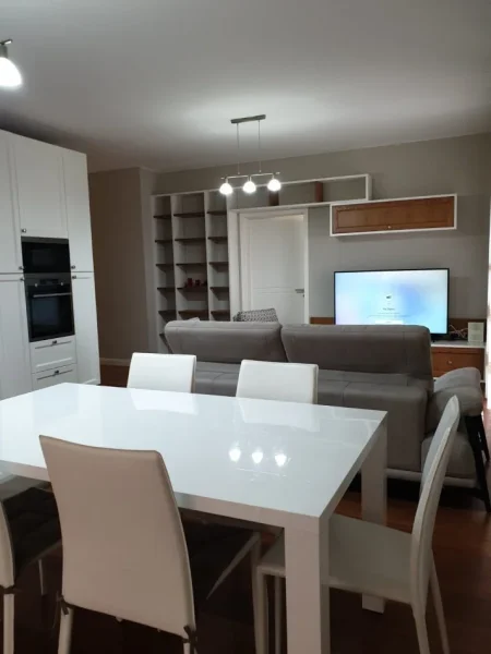 Tirane, jepet me qera apartament 3+1+2+Parkim, Kati 5, 1.100 € (RRUGA PETI (PRANE KOPSHTIT ZOOLOGJIK))