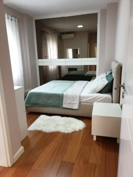 Tirane, jepet me qera apartament 3+1+2+Parkim, Kati 5, 1.100 € (RRUGA PETI (PRANE KOPSHTIT ZOOLOGJIK))