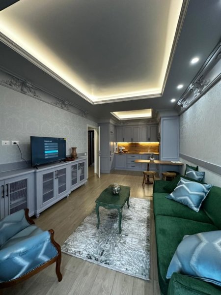 Tirane, jepet me qera apartament 1+1 , 700 € (Kompleksi ASL)