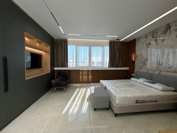 Tirane, jepet me qera apartament 3+1+Ballkon , 2.500 € (TEK ASTIRI)