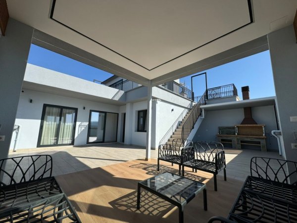 Tirane, jepet me qera apartament 3+1+Ballkon , 2.500 € (TEK ASTIRI)