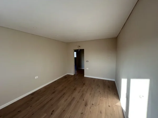 Durres, shitet apartament 2+1+Aneks Kati 5, 83 m² 87.000 € (Rr. Kosta Kazanxhiu Lgj. 16)