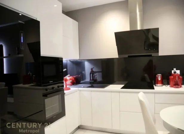 Tirane, jepet me qera apartament 2+1+Ballkon Kati 19, 95 m² 1.500 € (Rruga e Elbasanit, Ambasador 3)