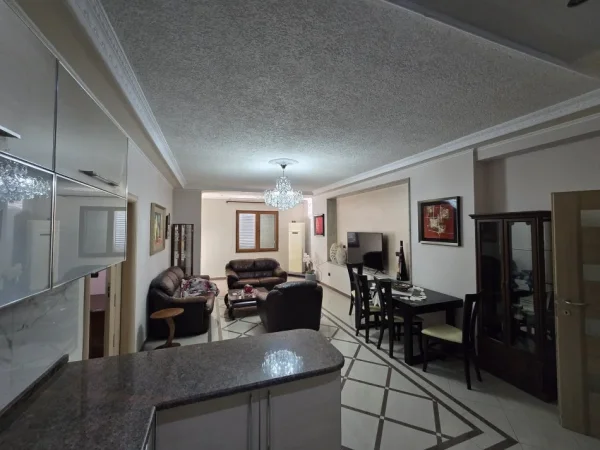 Durres, jepet me qera apartament 2+1 Kati 6, 98 m² 400 € 