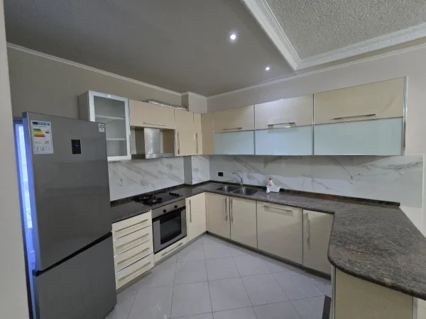 Durres, jepet me qera apartament 2+1 Kati 6, 98 m² 400 € 