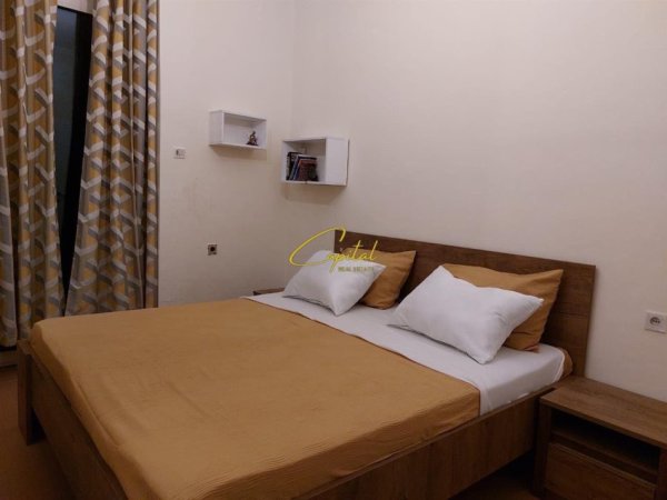 Tirane, jepet me qera apartament 2+1 Kati 5, 75 m² 690 € (QENDER)