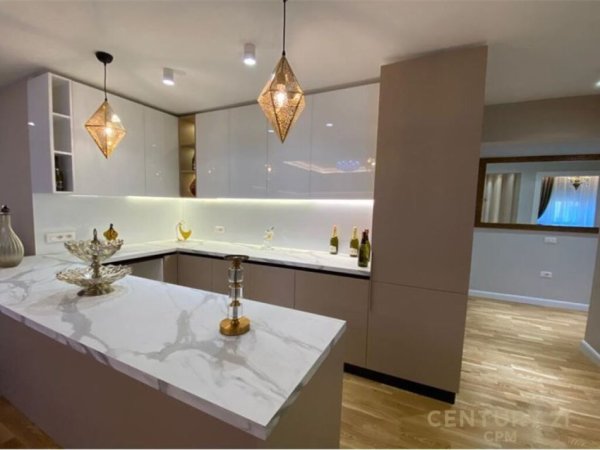 Tirane, jepet me qera apartament 3+1 Kati 2, 130 m² 1.500 € (Rruga e Elbasanit Tiranë,Shqipëria)