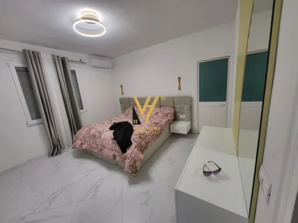 Tirane, jepet me qera Vile 3+1+Ballkon Kati 1, 120 m² 850 € (BALDUSHK)