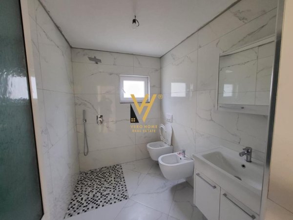 Tirane, jepet me qera Vile 3+1+Ballkon Kati 1, 120 m² 850 € (BALDUSHK)