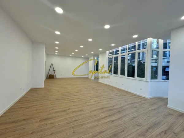 Tirane, shitet dyqan Kati 1, 100 m² 230.000 € (SQUARE 21)