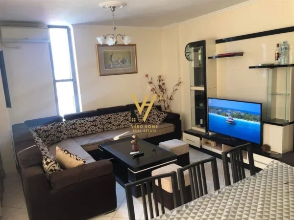 Tirane, jepet me qera apartament 3+1+Ballkon Kati 7, 130 m² 1.150 € (LAPRAKE)