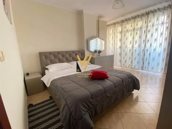 Tirane, jepet me qera apartament 3+1+Ballkon Kati 7, 130 m² 1.150 € (LAPRAKE)