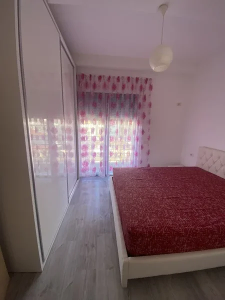 Tirane, jepet me qera apartament 2+1+Ballkon Kati 3, 180 m² 750 € (Qemal Stafa)