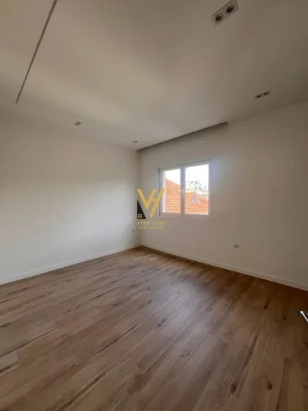 Tirane, shitet apartament 1+1+Ballkon Kati 3, 90 m² 180.000 € (SELITE)