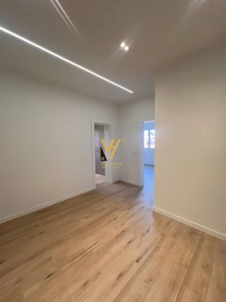 Tirane, shitet apartament 1+1+Ballkon Kati 3, 90 m² 180.000 € (SELITE)