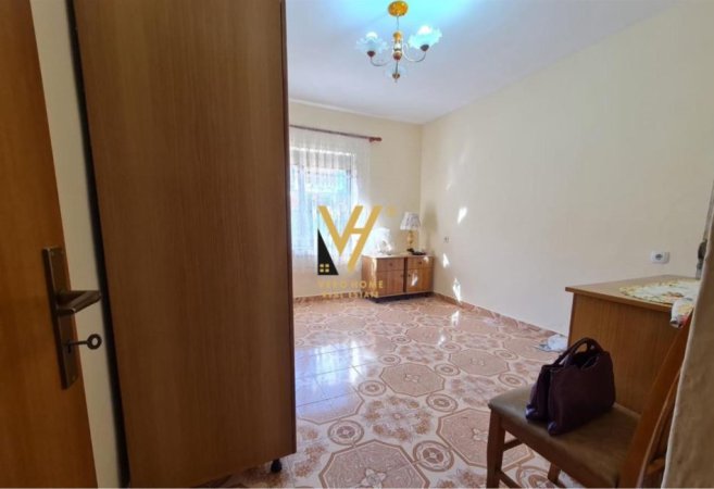 Tirane, jepet me qera apartament 1+1+Aneks+Ballkon Kati 2, 65 m² 650 € (RRUGA E DURRESIT)