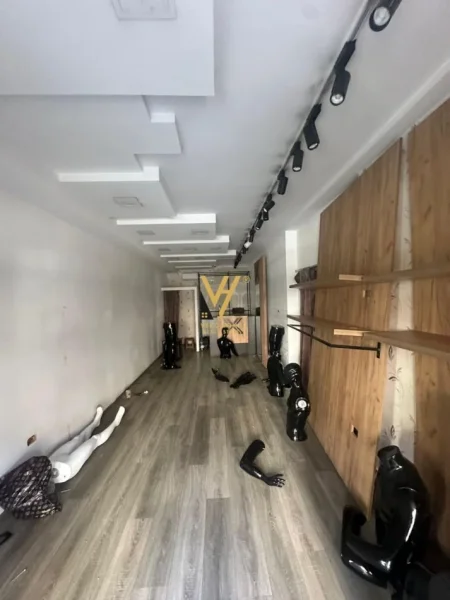 Tirane, jepet me qera dyqan Kati 0, 50 m² 1.500 € (21 DHJETORI)