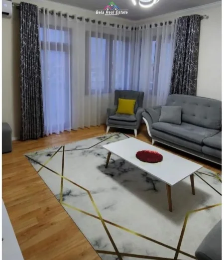 Tirane, shitet Vile 4+1+Aneks+Ballkon Kati 2, 310 m² 400.000 € (sauk)