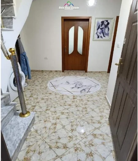 Tirane, shitet Vile 4+1+Aneks+Ballkon Kati 2, 310 m² 400.000 € (sauk)