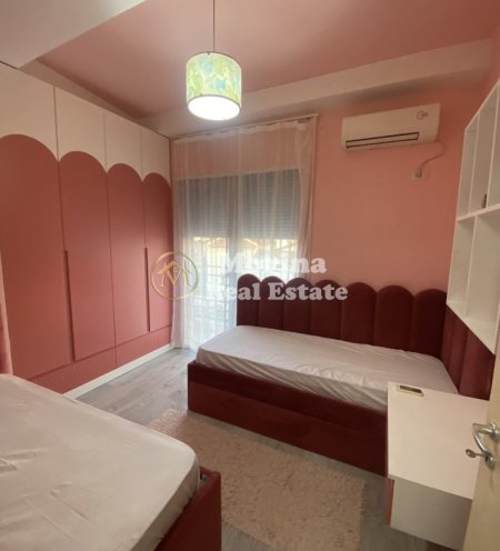Tirane, jepet me qera apartament 2+1+Ballkon Kati 3, 120 m² 650 € (Pazari i Ri)
