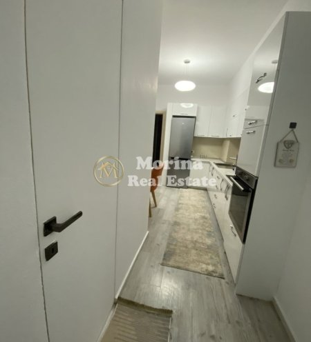 Tirane, jepet me qera apartament 2+1+Ballkon Kati 3, 120 m² 650 € (Pazari i Ri)