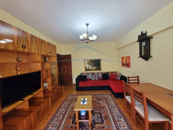 Tirane, jepet me qera apartament 2+1+Ballkon Kati 2, 71 m² 650 € (QENDER, 9KATESHET)
