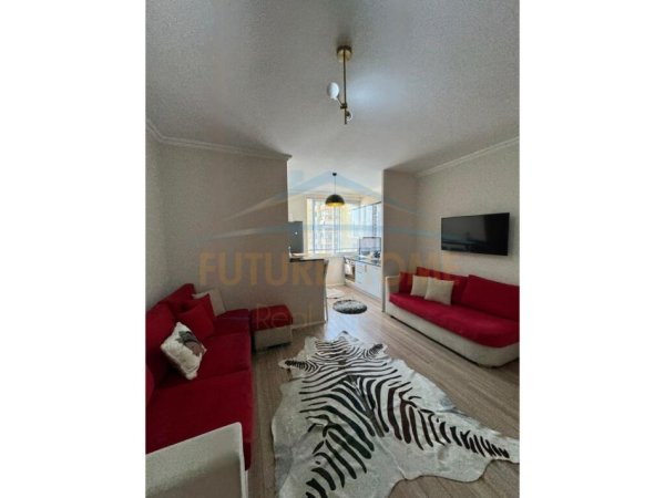 Tirane, jap me qera apartament 1+1+Ballkon Kati 4, 60 m²  (RRUGA BARRIKADAVE)